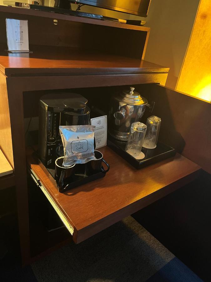 Emporio Reforma Hotel Cidade do México Exterior foto A coffee and tea maker in a hotel room